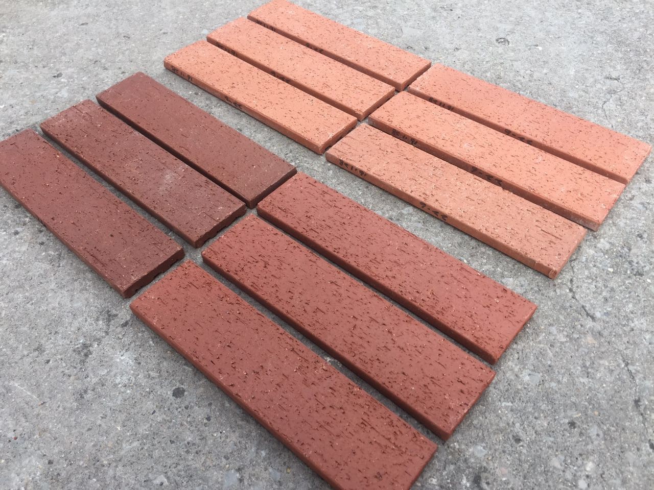 Home Exterior Split Face Brick With Clay Raw Material Wire